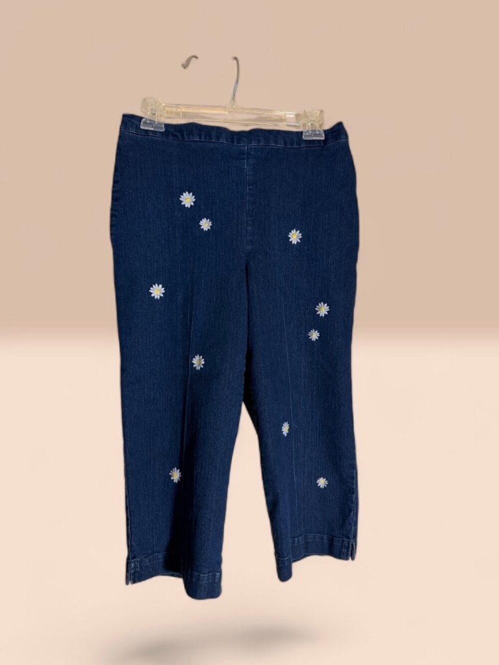 Alfred Dunner Daisy Embroidered Pull On Blue Denim Capris Sz 10